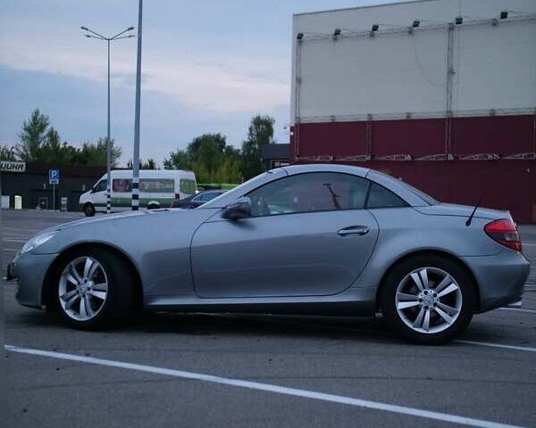 Серый Мерседес СЛК-Класс, объемом двигателя 3 л и пробегом 170 тыс. км за 10500 $, фото 11 на Automoto.ua