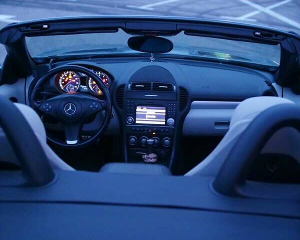 Серый Мерседес СЛК-Класс, объемом двигателя 3 л и пробегом 170 тыс. км за 10500 $, фото 21 на Automoto.ua