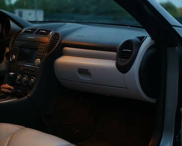 Серый Мерседес СЛК-Класс, объемом двигателя 3 л и пробегом 170 тыс. км за 10500 $, фото 15 на Automoto.ua