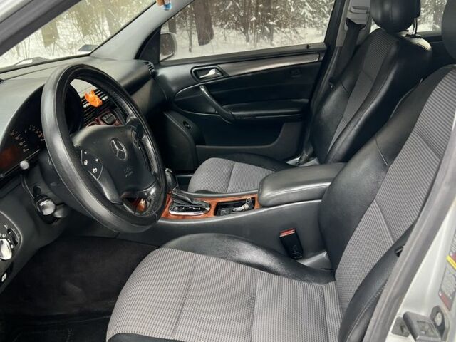 Серый Мерседес СЛС-Класс, объемом двигателя 2.2 л и пробегом 418 тыс. км за 2150 $, фото 9 на Automoto.ua