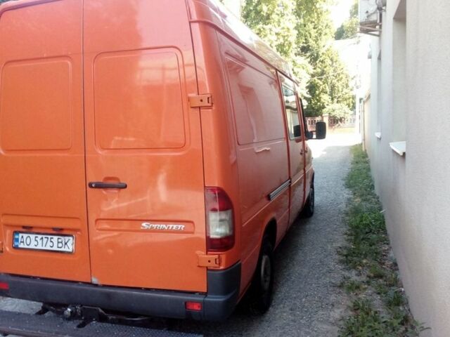 Красный Мерседес Спринтер 211 груз., объемом двигателя 2.9 л и пробегом 912 тыс. км за 6200 $, фото 6 на Automoto.ua
