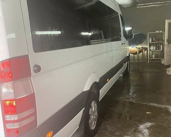 Білий Мерседес Спрінтер 319 пас., об'ємом двигуна 3 л та пробігом 670 тис. км за 26500 $, фото 3 на Automoto.ua