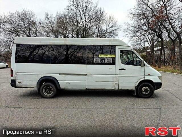 Белый Мерседес Sprinter, объемом двигателя 2.9 л и пробегом 300 тыс. км за 7000 $, фото 2 на Automoto.ua