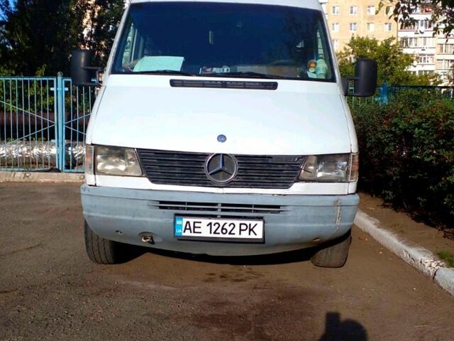 Белый Мерседес Sprinter, объемом двигателя 2.3 л и пробегом 450 тыс. км за 3900 $, фото 2 на Automoto.ua