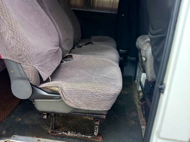Белый Мерседес Sprinter, объемом двигателя 29 л и пробегом 850 тыс. км за 7500 $, фото 9 на Automoto.ua