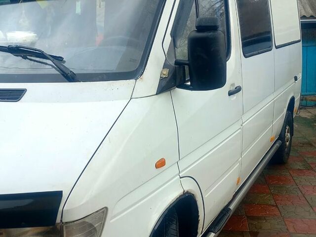Белый Мерседес Sprinter, объемом двигателя 29 л и пробегом 850 тыс. км за 7500 $, фото 2 на Automoto.ua