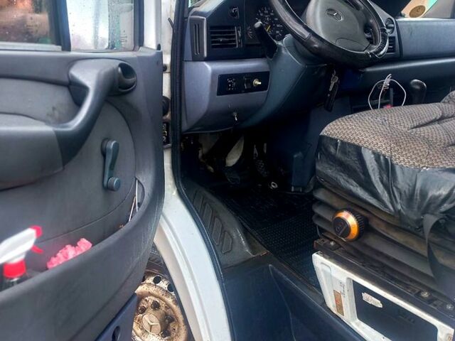 Белый Мерседес Sprinter, объемом двигателя 29 л и пробегом 850 тыс. км за 7500 $, фото 7 на Automoto.ua