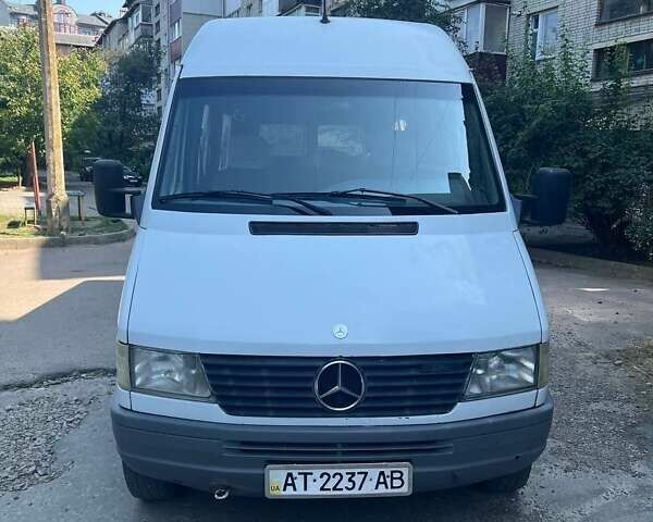 Белый Мерседес Sprinter, объемом двигателя 2.9 л и пробегом 999 тыс. км за 6500 $, фото 2 на Automoto.ua