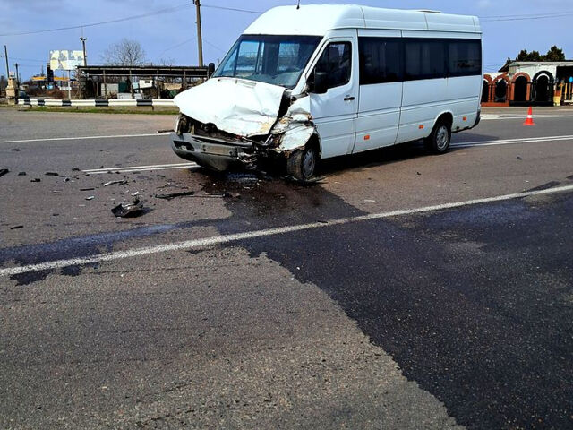 Белый Мерседес Sprinter, объемом двигателя 2.2 л и пробегом 450 тыс. км за 3500 $, фото 1 на Automoto.ua