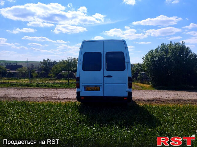 Белый Мерседес Sprinter, объемом двигателя 2.3 л и пробегом 250 тыс. км за 5500 $, фото 3 на Automoto.ua