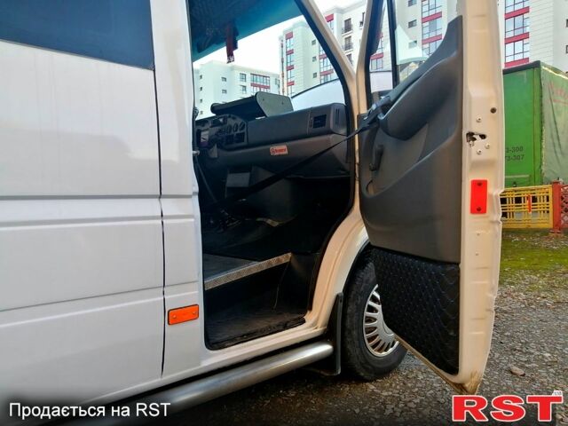 Белый Мерседес Sprinter, объемом двигателя 2.9 л и пробегом 100 тыс. км за 13000 $, фото 2 на Automoto.ua