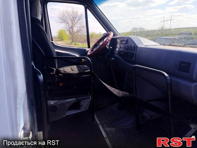 Білий Мерседес Sprinter, об'ємом двигуна 2.3 л та пробігом 250 тис. км за 5500 $, фото 1 на Automoto.ua