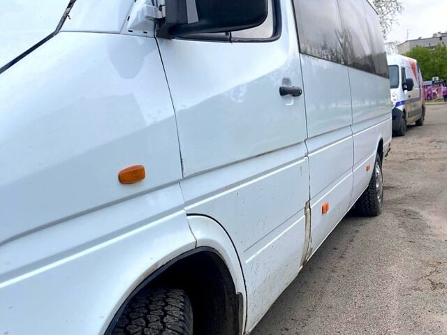 Белый Мерседес Sprinter, объемом двигателя 2.9 л и пробегом 286 тыс. км за 6000 $, фото 2 на Automoto.ua