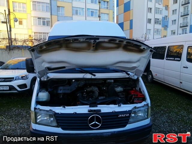 Белый Мерседес Sprinter, объемом двигателя 2.9 л и пробегом 100 тыс. км за 13000 $, фото 6 на Automoto.ua