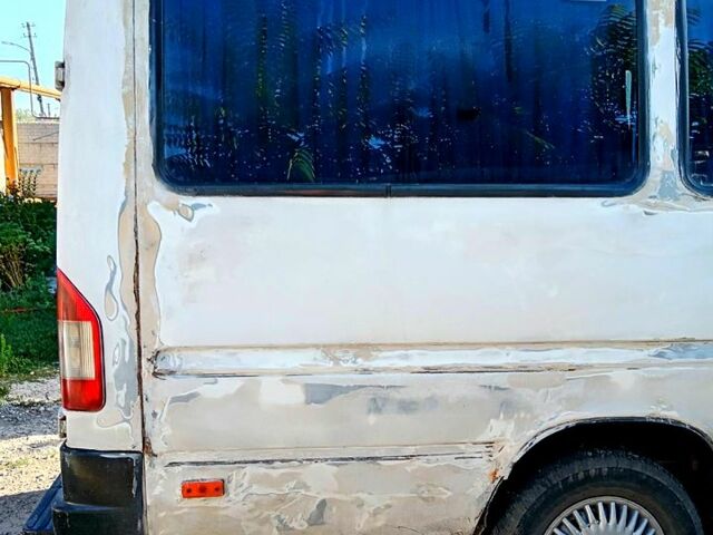 Белый Мерседес Sprinter, объемом двигателя 2.2 л и пробегом 480 тыс. км за 5000 $, фото 6 на Automoto.ua