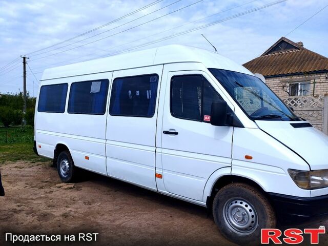 Білий Мерседес Sprinter, об'ємом двигуна 2.3 л та пробігом 500 тис. км за 6700 $, фото 1 на Automoto.ua