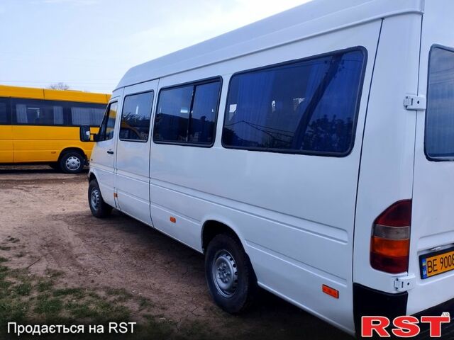 Белый Мерседес Sprinter, объемом двигателя 2.3 л и пробегом 500 тыс. км за 6700 $, фото 3 на Automoto.ua