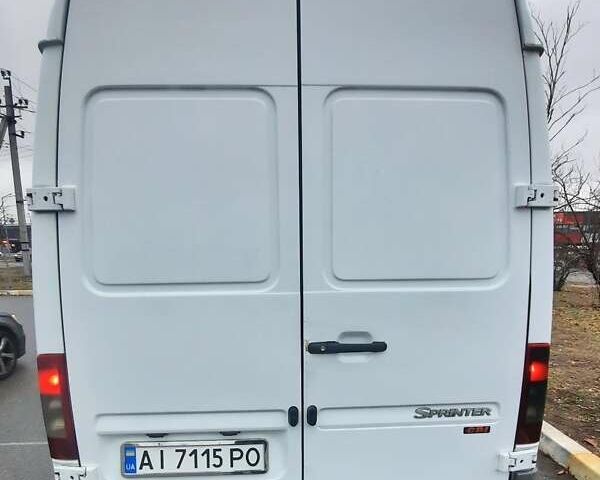 Белый Мерседес Sprinter, объемом двигателя 2.7 л и пробегом 399 тыс. км за 9200 $, фото 2 на Automoto.ua