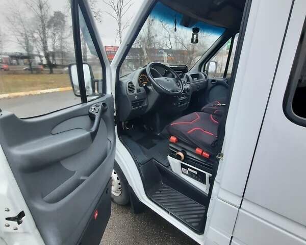 Белый Мерседес Sprinter, объемом двигателя 2.7 л и пробегом 399 тыс. км за 9200 $, фото 11 на Automoto.ua