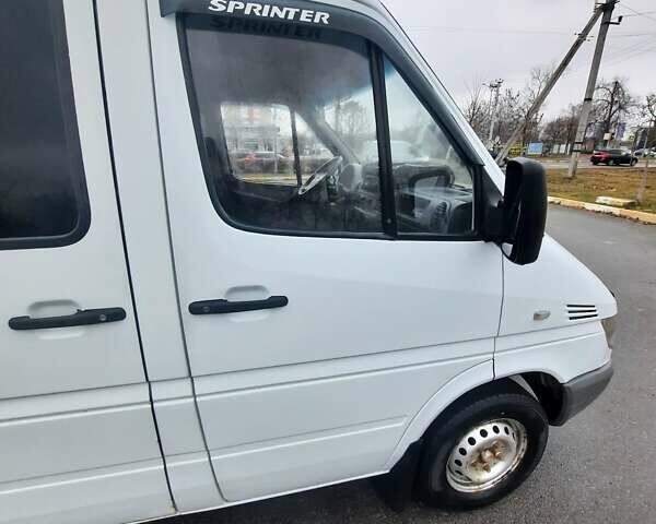 Белый Мерседес Sprinter, объемом двигателя 2.7 л и пробегом 399 тыс. км за 9200 $, фото 5 на Automoto.ua