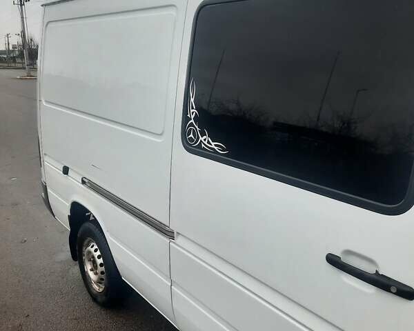 Белый Мерседес Sprinter, объемом двигателя 2.7 л и пробегом 399 тыс. км за 9200 $, фото 4 на Automoto.ua