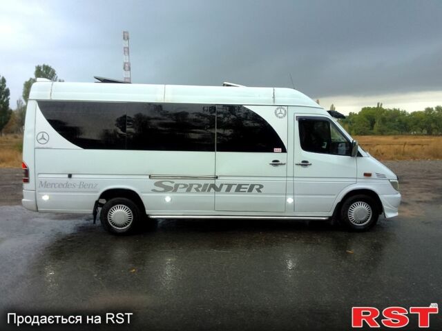 Белый Мерседес Sprinter, объемом двигателя 2.1 л и пробегом 150 тыс. км за 12000 $, фото 1 на Automoto.ua