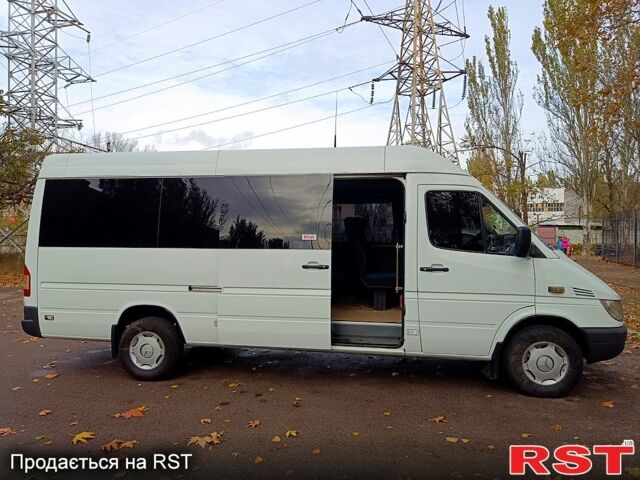 Білий Мерседес Sprinter, об'ємом двигуна 2.1 л та пробігом 350 тис. км за 13000 $, фото 3 на Automoto.ua