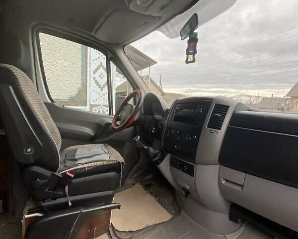 Белый Мерседес Sprinter, объемом двигателя 2.14 л и пробегом 340 тыс. км за 21000 $, фото 4 на Automoto.ua