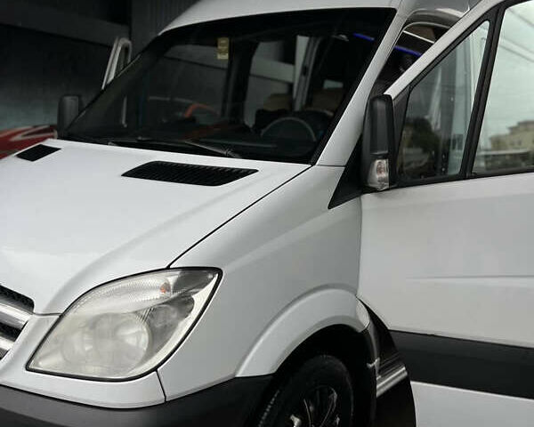 Белый Мерседес Sprinter, объемом двигателя 0 л и пробегом 700 тыс. км за 18000 $, фото 1 на Automoto.ua