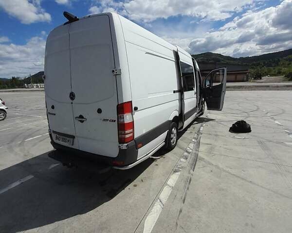Белый Мерседес Sprinter, объемом двигателя 2.99 л и пробегом 385 тыс. км за 23499 $, фото 3 на Automoto.ua