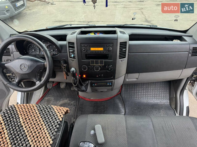 Белый Мерседес Sprinter, объемом двигателя 2.1 л и пробегом 400 тыс. км за 27500 $, фото 22 на Automoto.ua