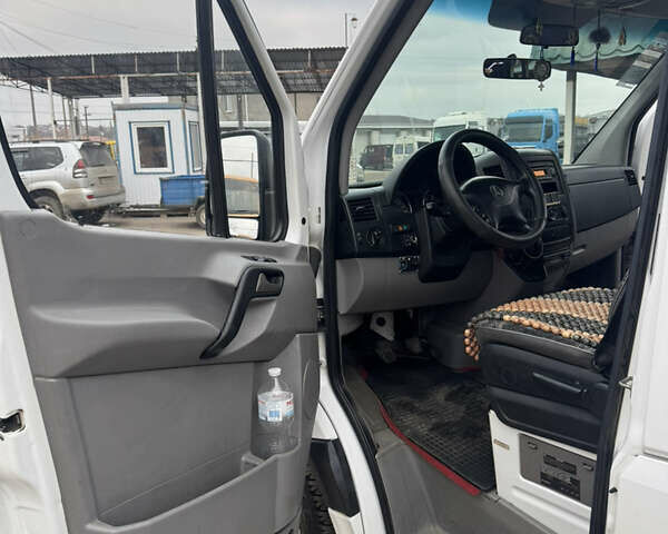 Белый Мерседес Sprinter, объемом двигателя 2.1 л и пробегом 400 тыс. км за 27500 $, фото 17 на Automoto.ua
