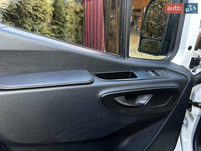 Белый Мерседес Sprinter, объемом двигателя 2.9 л и пробегом 300 тыс. км за 49500 $, фото 13 на Automoto.ua