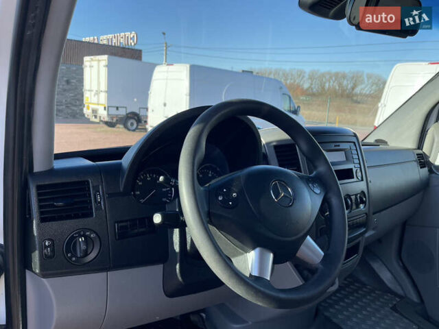Белый Мерседес Sprinter, объемом двигателя 3 л и пробегом 251 тыс. км за 27815 $, фото 47 на Automoto.ua