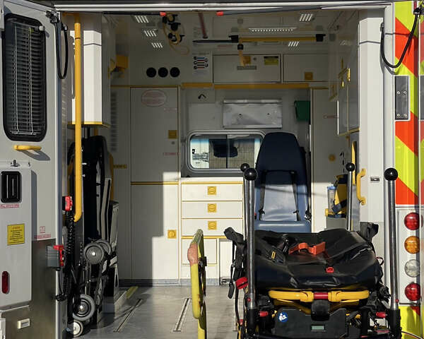 Белый Мерседес Sprinter, объемом двигателя 3 л и пробегом 251 тыс. км за 27815 $, фото 26 на Automoto.ua
