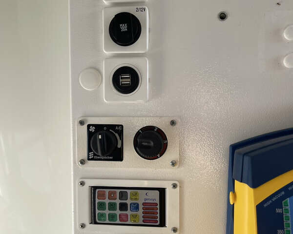 Белый Мерседес Sprinter, объемом двигателя 3 л и пробегом 251 тыс. км за 27815 $, фото 45 на Automoto.ua