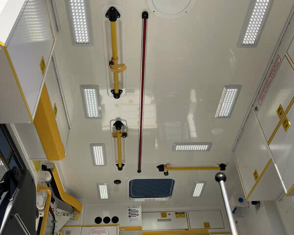Белый Мерседес Sprinter, объемом двигателя 3 л и пробегом 251 тыс. км за 27815 $, фото 10 на Automoto.ua