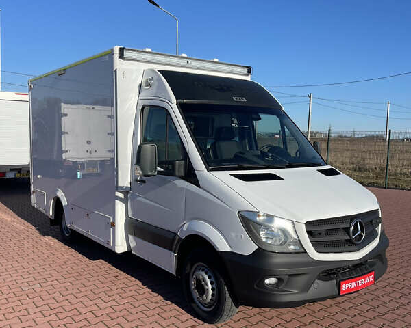 Белый Мерседес Sprinter, объемом двигателя 3 л и пробегом 251 тыс. км за 27815 $, фото 2 на Automoto.ua