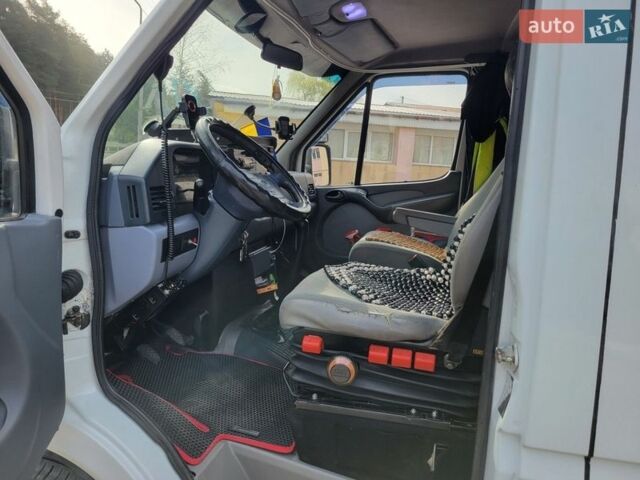 Белый Мерседес Sprinter, объемом двигателя 2.87 л и пробегом 650 тыс. км за 12700 $, фото 3 на Automoto.ua