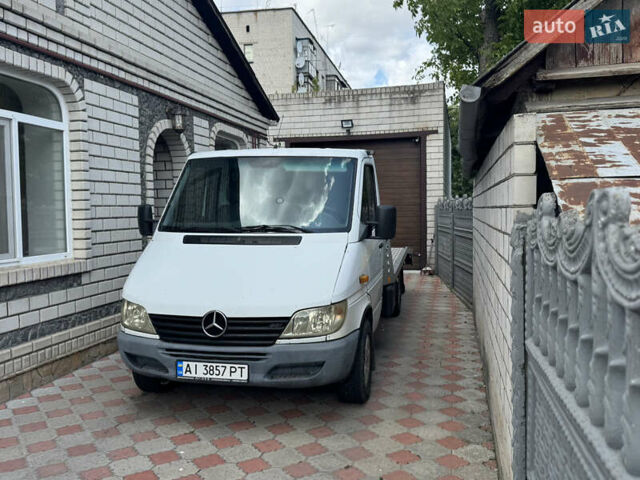 Белый Мерседес Sprinter, объемом двигателя 2.2 л и пробегом 300 тыс. км за 8900 $, фото 1 на Automoto.ua