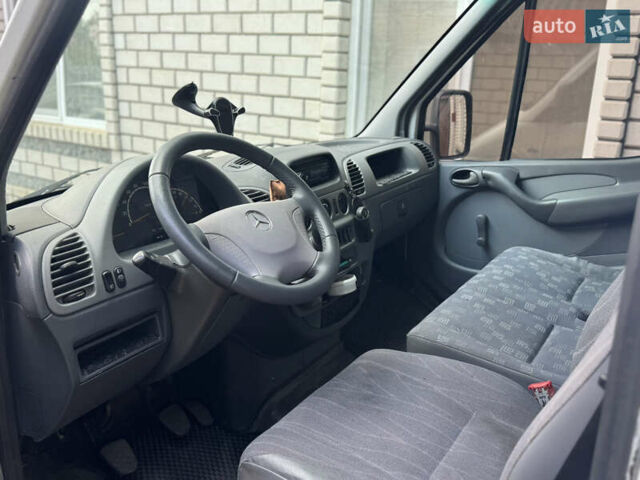 Белый Мерседес Sprinter, объемом двигателя 2.2 л и пробегом 300 тыс. км за 8900 $, фото 2 на Automoto.ua