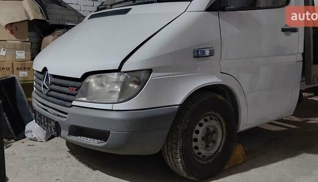 Белый Мерседес Sprinter, объемом двигателя 2.69 л и пробегом 335 тыс. км за 13200 $, фото 13 на Automoto.ua