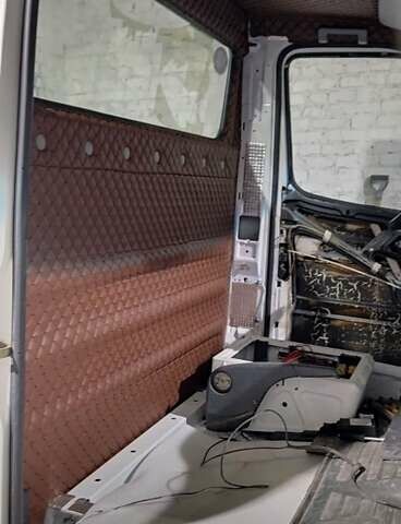 Белый Мерседес Sprinter, объемом двигателя 2.69 л и пробегом 335 тыс. км за 13200 $, фото 8 на Automoto.ua