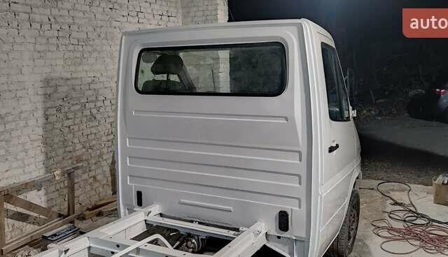 Белый Мерседес Sprinter, объемом двигателя 2.69 л и пробегом 335 тыс. км за 13200 $, фото 2 на Automoto.ua