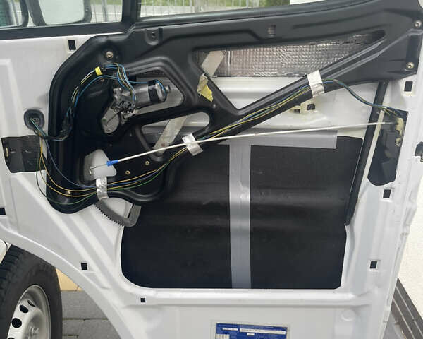 Білий Мерседес Sprinter, об'ємом двигуна 2.15 л та пробігом 280 тис. км за 13200 $, фото 35 на Automoto.ua