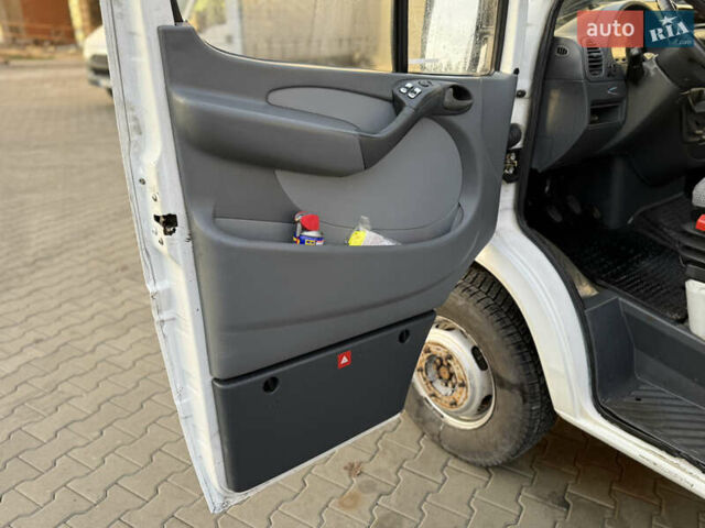 Белый Мерседес Sprinter, объемом двигателя 2.69 л и пробегом 295 тыс. км за 14999 $, фото 33 на Automoto.ua