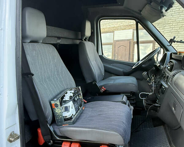 Білий Мерседес Sprinter, об'ємом двигуна 2.69 л та пробігом 403 тис. км за 20000 $, фото 5 на Automoto.ua