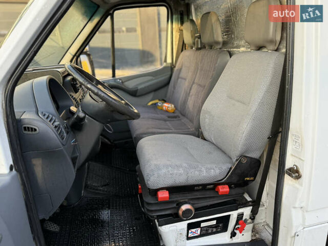 Белый Мерседес Sprinter, объемом двигателя 2.69 л и пробегом 295 тыс. км за 14999 $, фото 30 на Automoto.ua