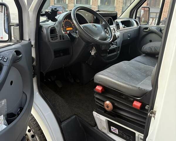 Белый Мерседес Sprinter, объемом двигателя 2.15 л и пробегом 580 тыс. км за 8800 $, фото 33 на Automoto.ua