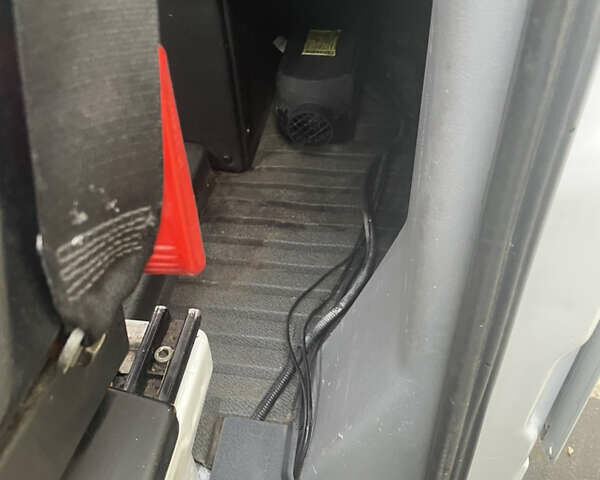 Белый Мерседес Sprinter, объемом двигателя 2.2 л и пробегом 250 тыс. км за 12000 $, фото 16 на Automoto.ua